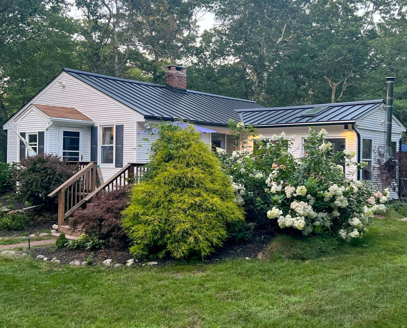 universal standing seam black