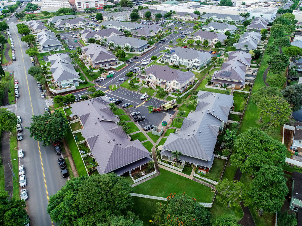 Hawaiian HOA's with classic metal roofs